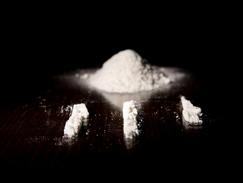Drogkereskedőkre csapott le a rendőrség Siófokon, nyolcvanötmillió forint értékű kokaint foglaltak le 