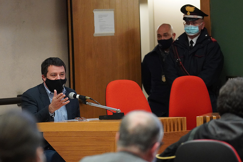 Már bíróságon Matteo Salvini túszejtési ügye