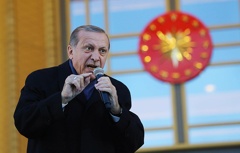 Erdogan szerint a közösségi média veszélyt jelent a demokráciára