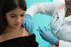 Minél korábban adják be a HPV-elleni védőoltást, annál jobb egy kutatás szerint