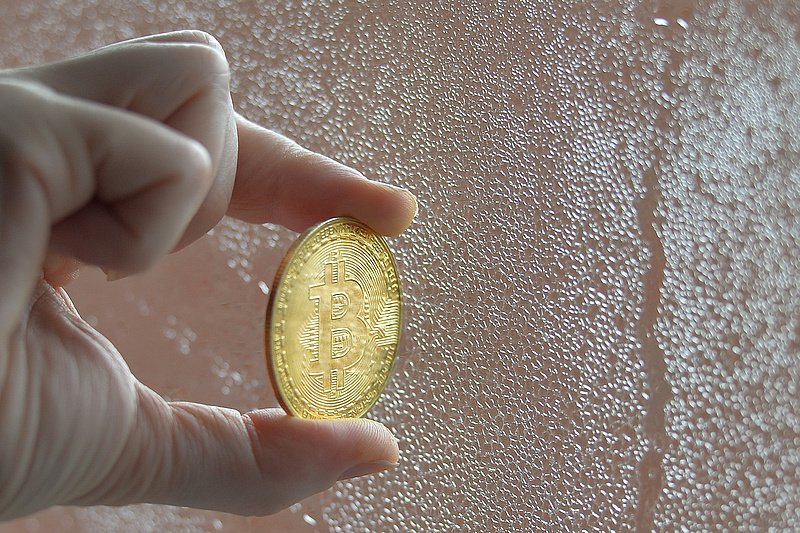 Összeomlik a bitcoin: magával rántja-e a teljes pénzügyi rendszert?