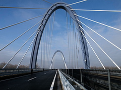 Új közúti Tisza-hidat adtak át a forgalomnak