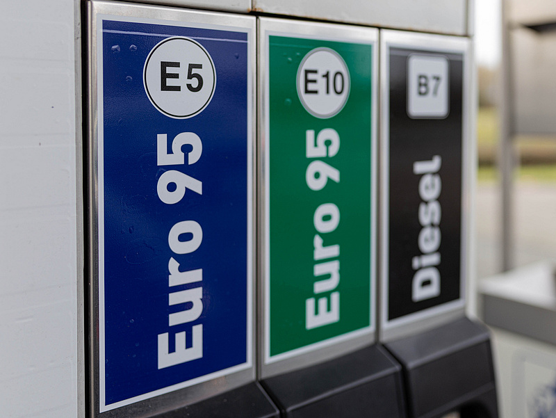 Üzemanyag: a magyarok többsége árstop helyett adócsökkentéssel küzdene a magas árak ellen