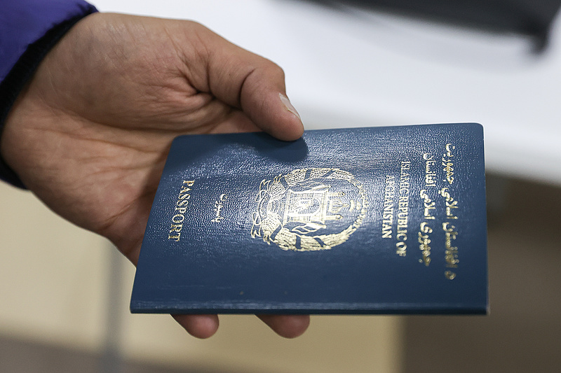 Enyhülnek a tálibok, újra lehet útlevelet kapni Afganisztánban