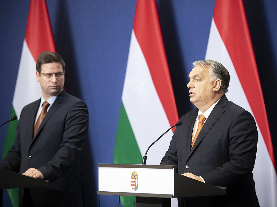 Miniszterelnöki Sajtóiroda által közreadott képen Orbán Viktor miniszterelnök a Kormányinfó sajtótájékoztatón a Karmelita kolostorban 2021. december 21-én.