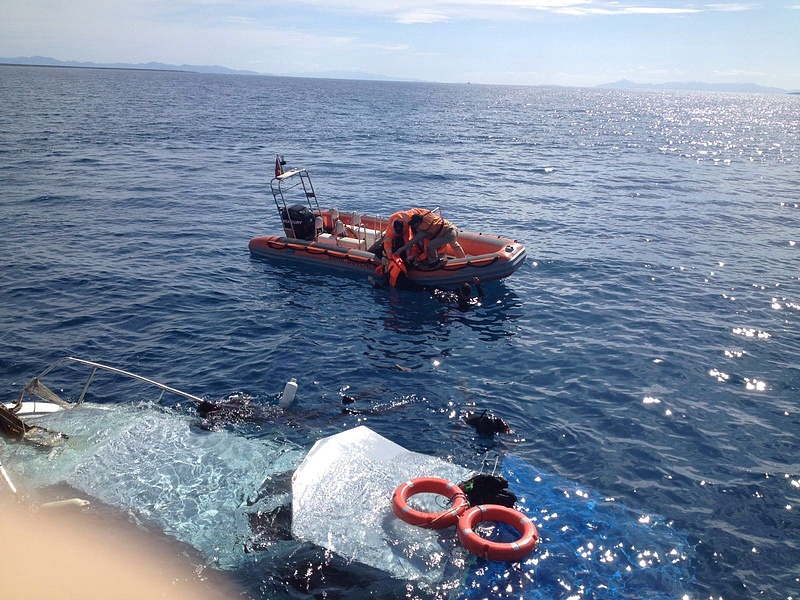 Menekülteket szállító bárka szenvedett balesetet az Égei-tengeren