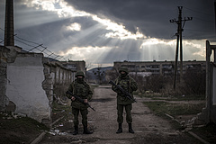 Az orosz hadsereg kivon tízezer katonát az ukrán határ mellől