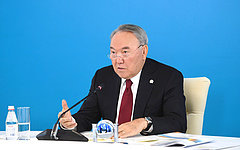 30 év uralkodás után hirtelen lemondott Kazahsztán teljhatalmú elnöke