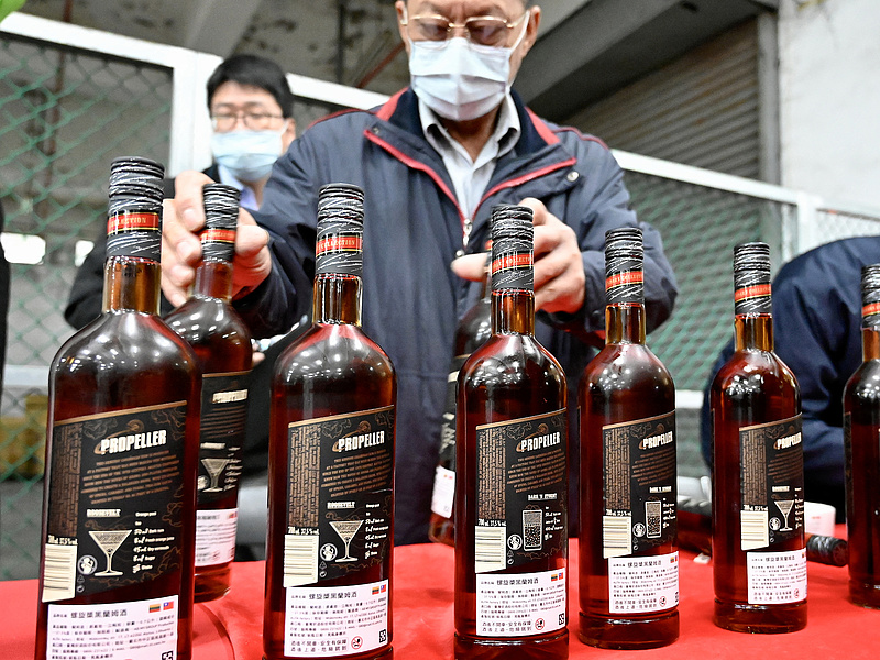 Rummal és chipekkel Kína ellen