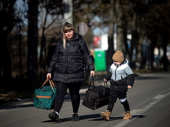 Készpénzhiányról, duplázódó árakból beszéltek a Ukrajnából menekülők