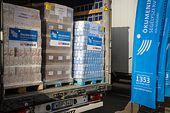 A magyar Tesco is beszállt: élelmiszer-adományokat biztosít a menekülteknek (frissítve)