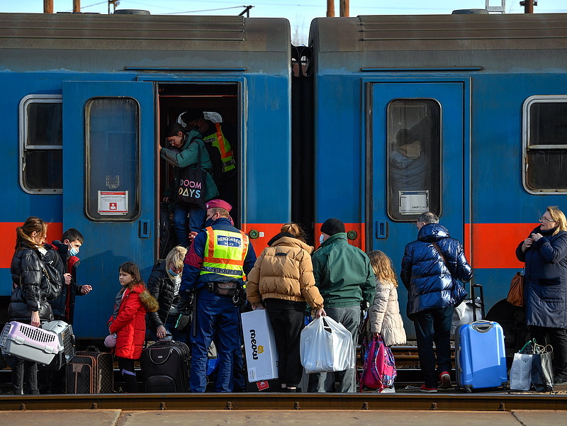 Már 100 ezernél is több ukrán menekülő használta a MÁV-ot