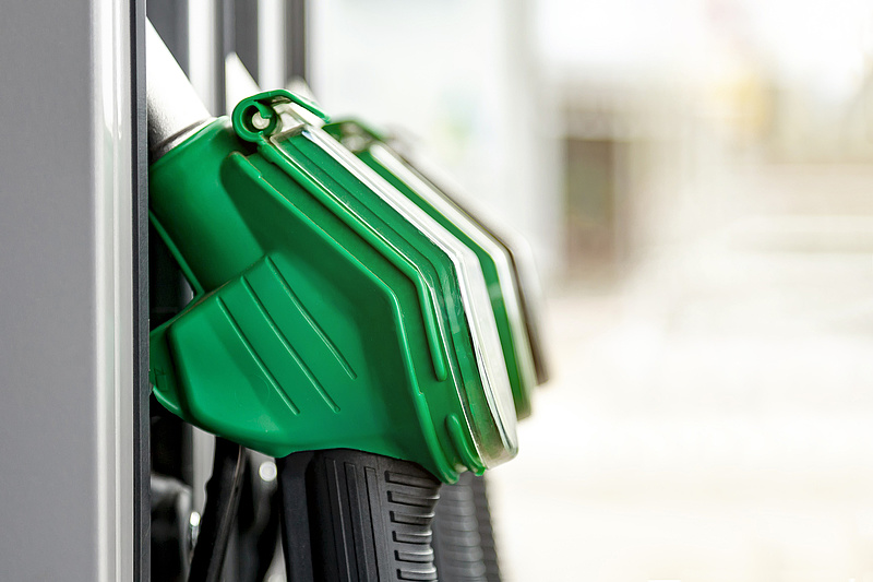 Benzinár: a méregdrága prémiumok még feljebb mennek