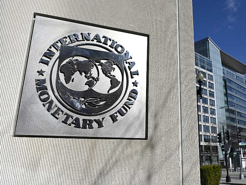 IMF: nagy pofont kapott a gazdaság az ukrajnai háborútól
