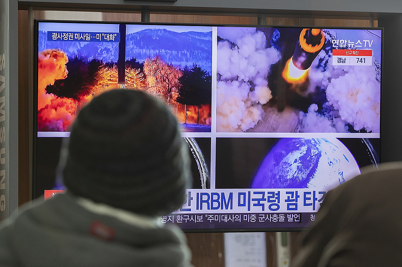 Besült Észak-Korea rakétatesztje, repeszek zuhantak Phenjanra