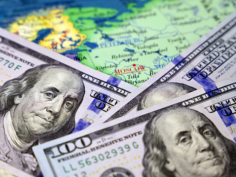 Vége a korlátozásnak: újra értékesíthetnek valutát a lakosságnak az orosz bankok