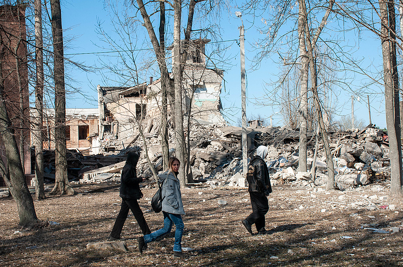 "Révületben" takarítják a romokat Ukrajnában