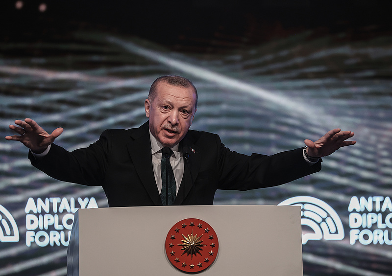 Erdoğan tárt karokkal várja Putyin üldözött embereit és a pénzüket, sokuk már el is indult