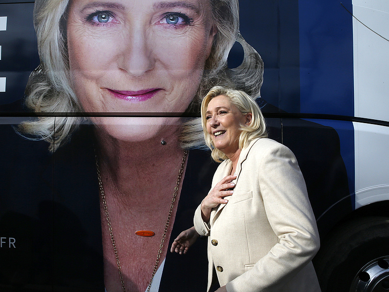 Sikkasztással vádolják Marine Le Pent