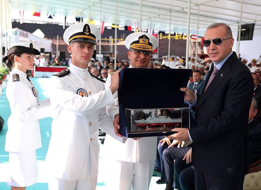 Erdogan részt vesz az első Pakisztánnak eladott MILGEM-osztályú korvettet ünneplő ceremónián, 2019 szeptember