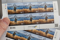 Az ukrajnai háború ikonikus szlogenjével adott ki bélyeget az ukrán posta