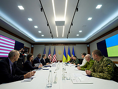 Nehéztüzérséggel térnek vissza az amerikai diplomaták Ukrajnába
