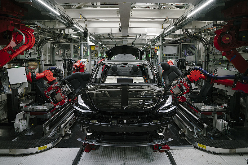 Visszarendeződik a kínai Tesla gyártása 