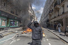Összecsaptak a tüntetők és a rendőrök május 1-én Párizsban