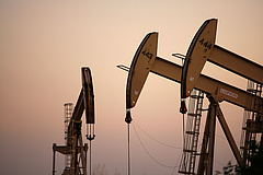 Összeomlóban az olajkartell az oroszok miatt, emelkedtek is az olajárak