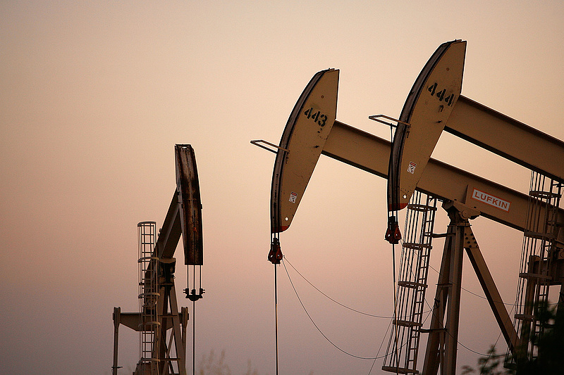 Az olajárak esése újraindult, Kína miatt írják le a világot a befektetők