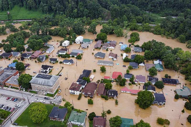 Már 25 emberéletet követeltek az áradások Kentuckyban