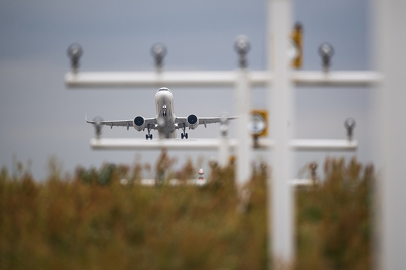 Pénteken sztrájk tetézheti az európai légiforgalmi káoszt