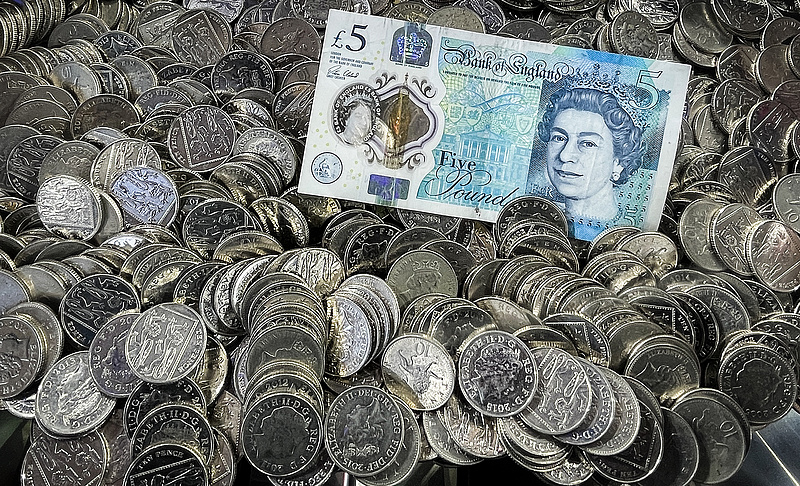 III. Károly király nézhet vissza a britekre az új bankjegyekről