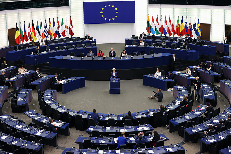 Dagad a korrupciós botrány az EP körül, az egyik alelnök is bilincsben