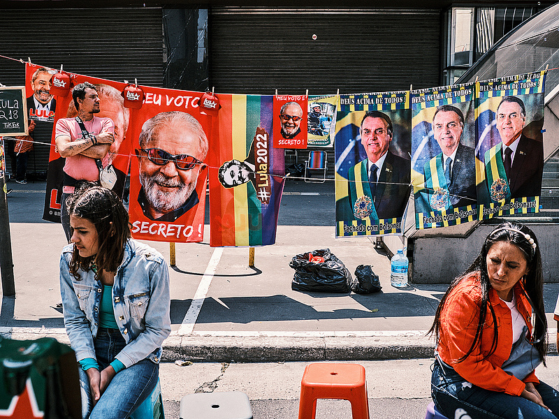 Pikáns választás: vírustagadó elnök kontra pénzmosás miatt bebörtönzött exállamfő