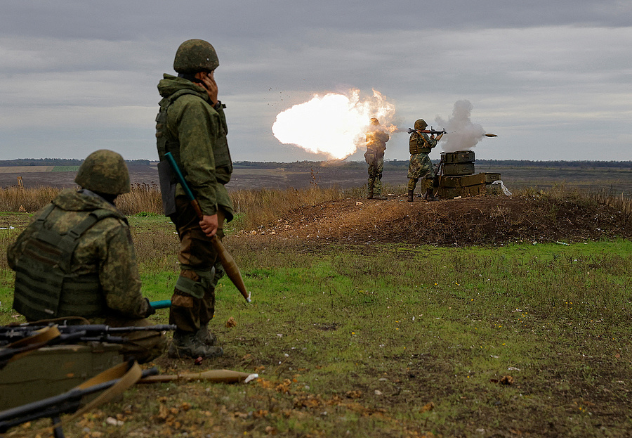 Orosz sorozott katonák kiképzés közben.