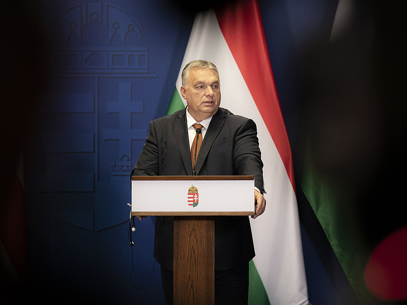 Orbán Viktor: Egy sisakkal kezdődött, most a harckocsiknál tartunk