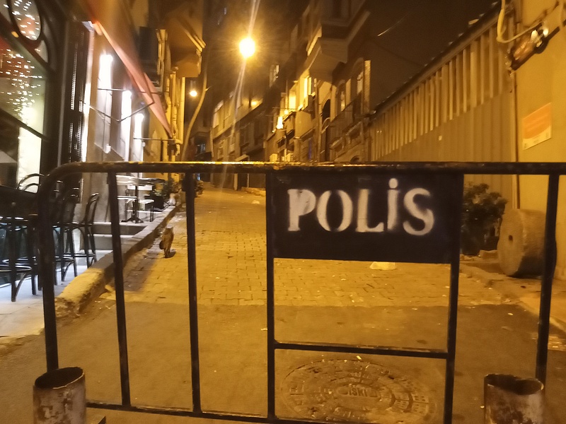 Elfogták az isztambuli merénylet elkövetőjét, 22 embert tartóztattak le