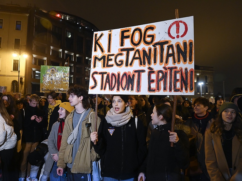 Este is tüntettek a tanárokért az az oktatásért Budapesten