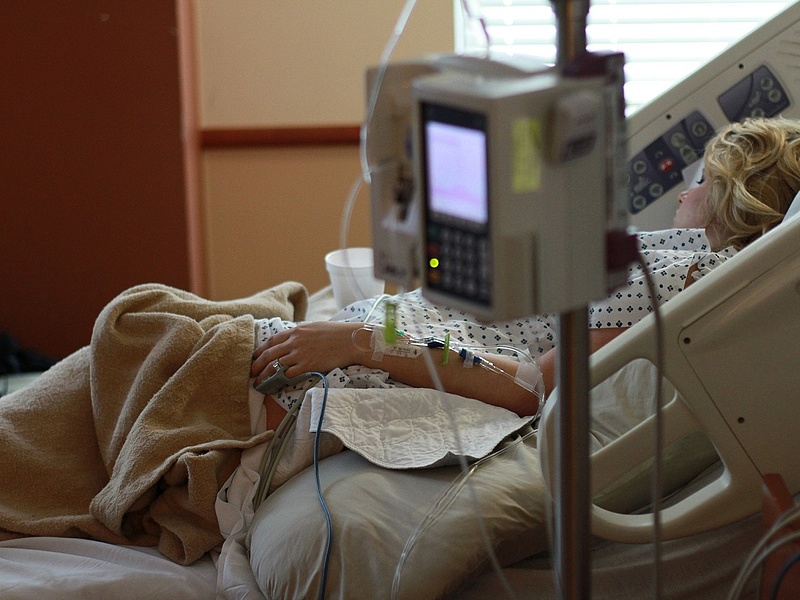 Újra itt a járvány: egyre több kórházban kezdődik látogatási tilalom