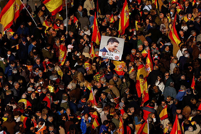 Tízezrek tüntettek a spanyol kormány ellen