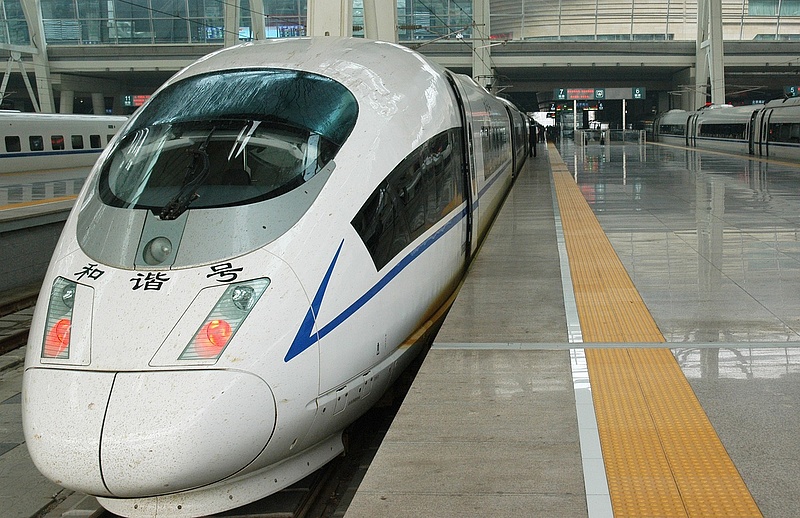 Hiperhurok vonatot mutatott be Kína: ezer kilométer per óra sebesség a cél