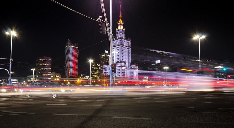 Pár év és kitiltják a környezetszennyező autókat Varsó belvárosából