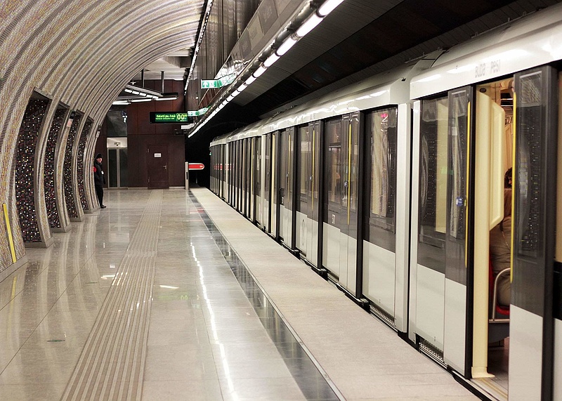  Füstölni fog a metró két állomáson is, de ezúttal szándékosan