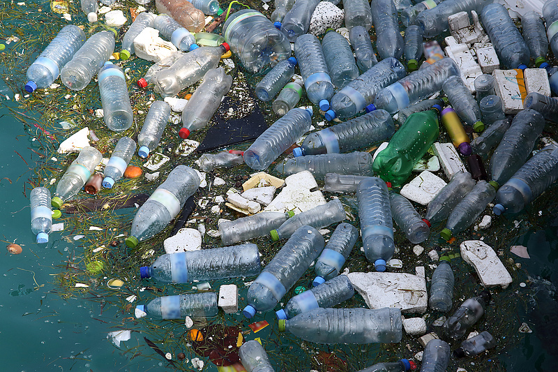 Több mint egy millió műanyag palackot adnak el naponta