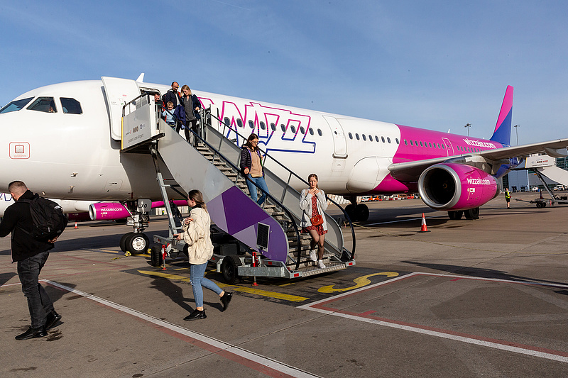 Ingyenes hűségprogrammal kompenzálná a nemrég bevezetett szigorításokat a Wizz Air