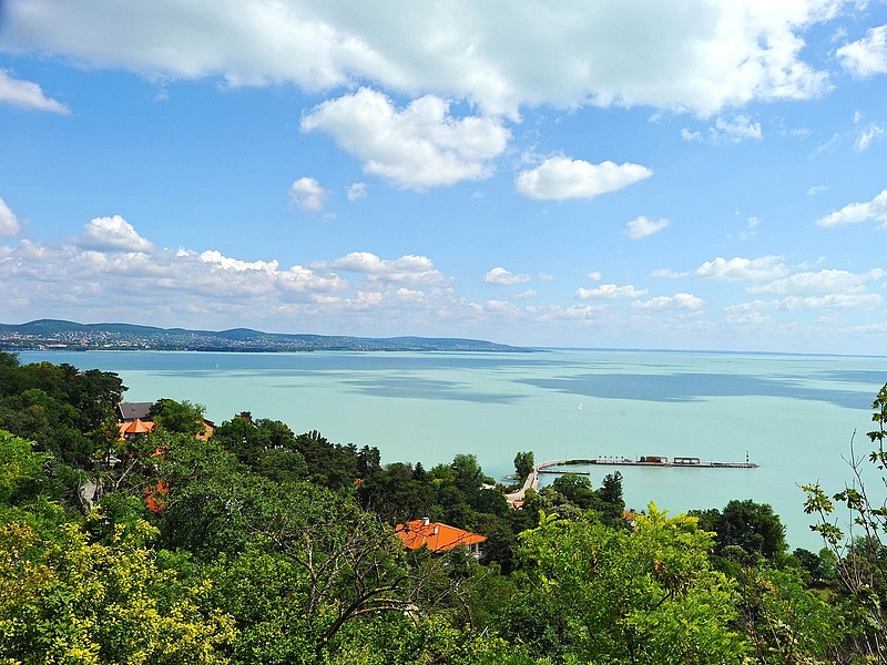 Legyen a Balatonból inkább egy lebetonozott úszómedence? 