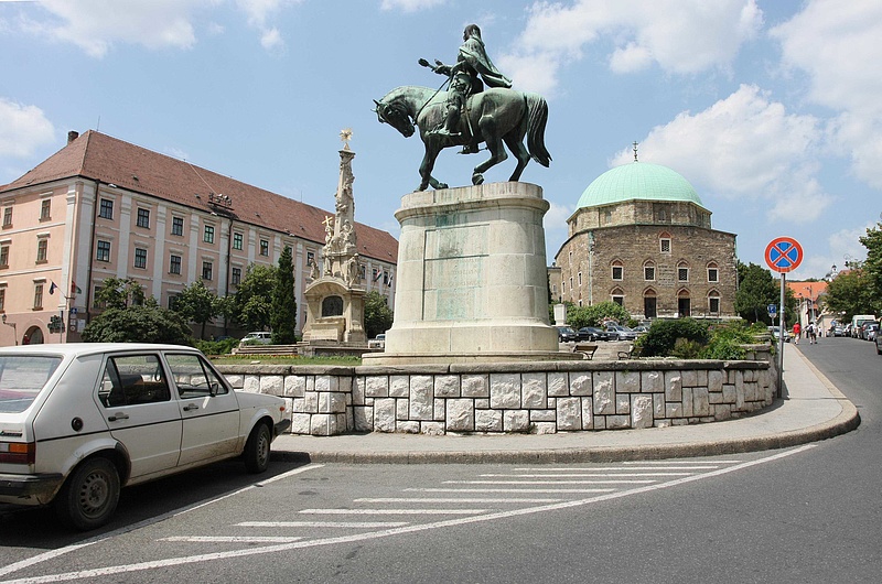 Fontos döntést hozott Pécs - elindult a furcsa beszerzés