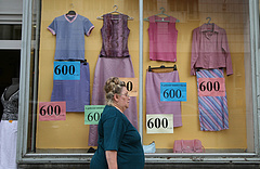 Rohamosan nő a használt ruhák piaca