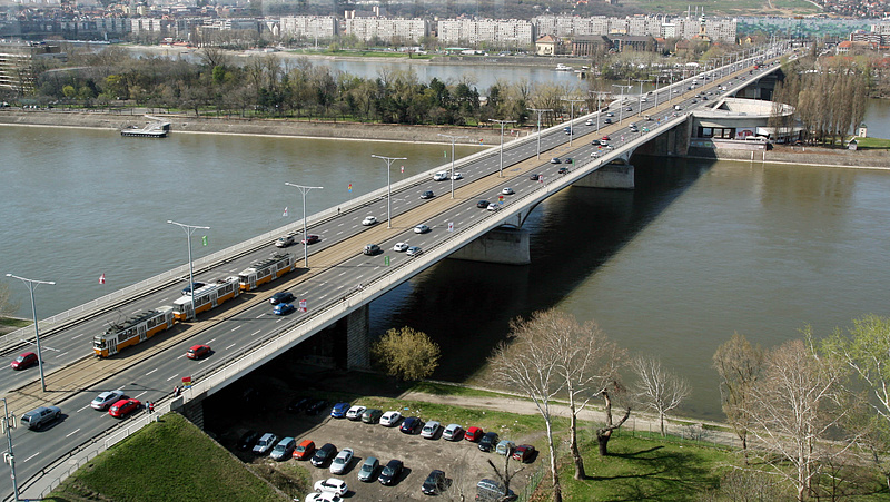 Újra teljes szélességében járható az Árpád híd